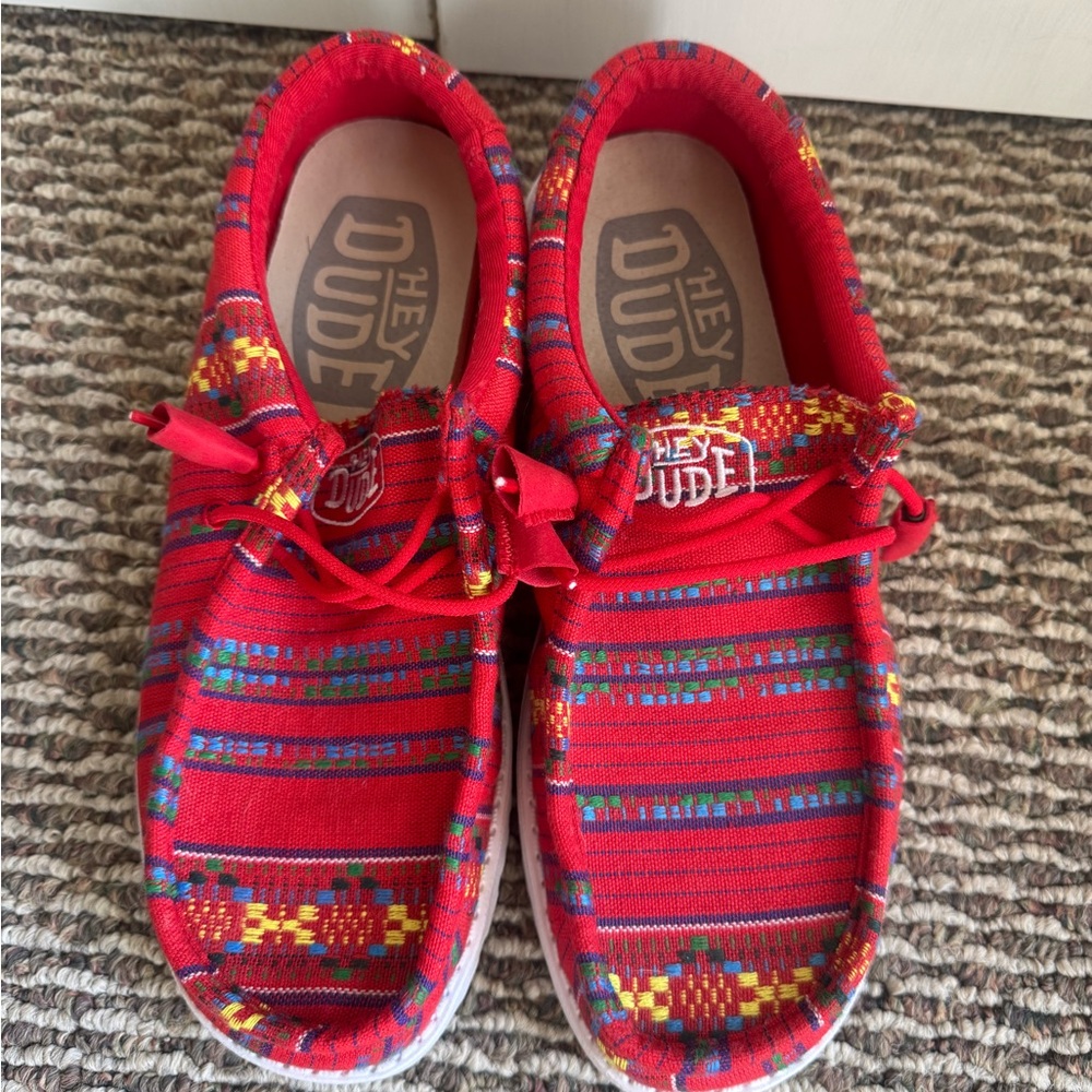Unisex Hey Dudes (women’s size 10)